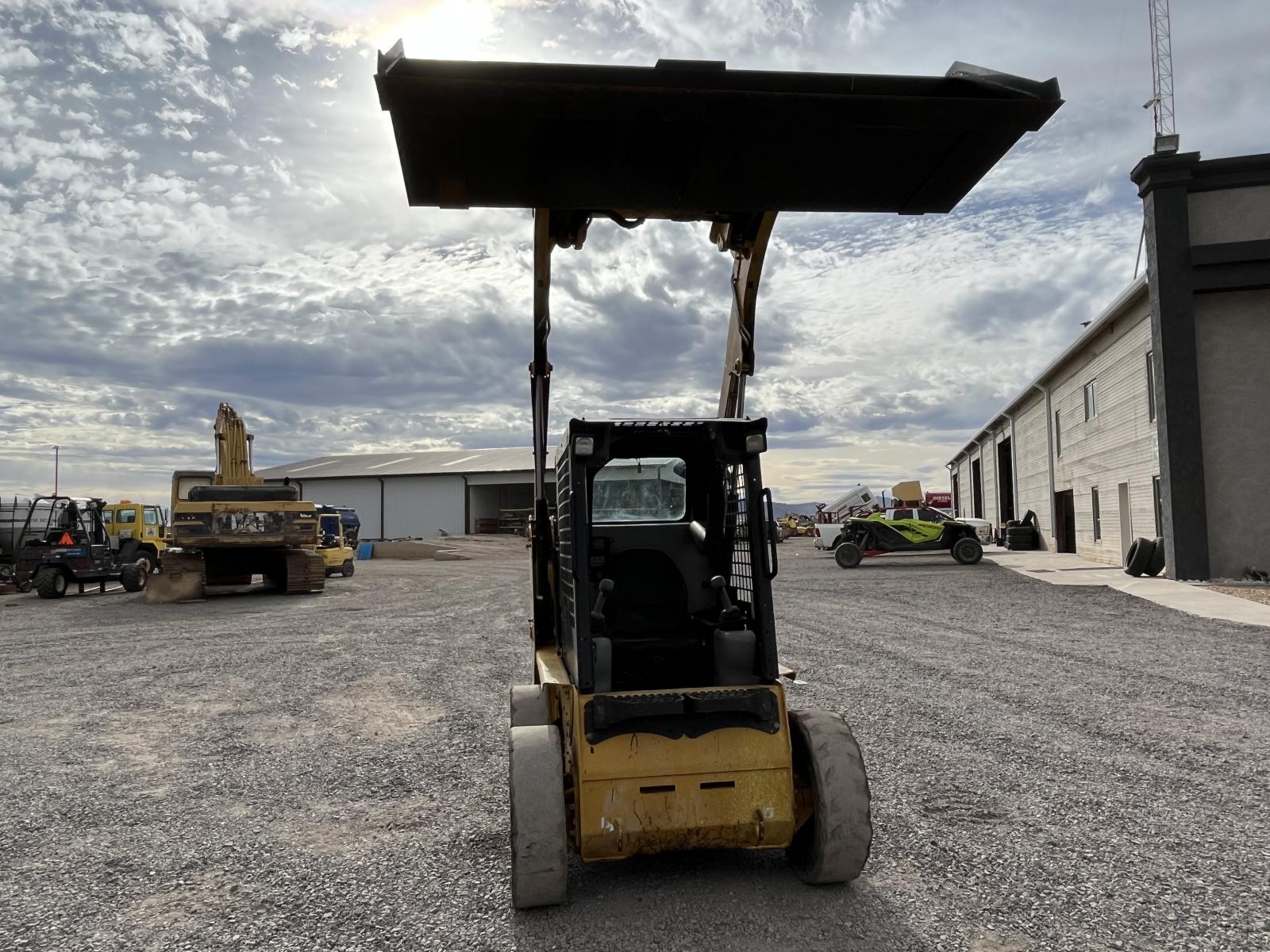 ./imagenes/INVOICE/2019/16885/MINICARGADOR CATERPILLAR 226B3 (14).JPG